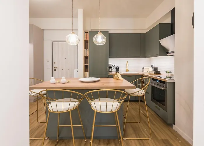 Chic And Comfort Home In Central Athens